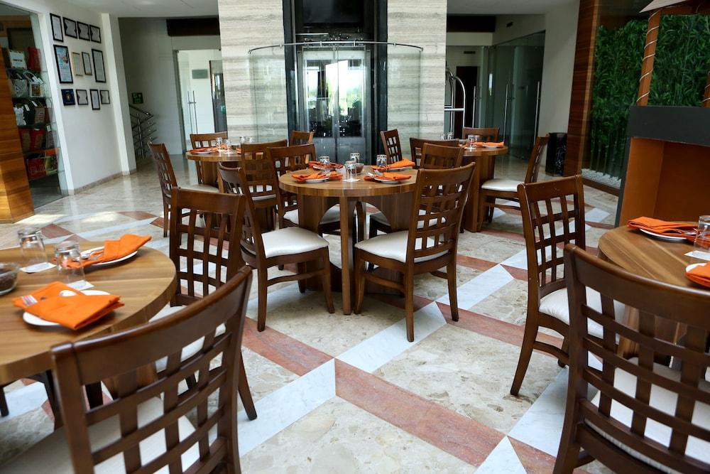 The Fern Residency Mundra Hotel Bagian luar foto