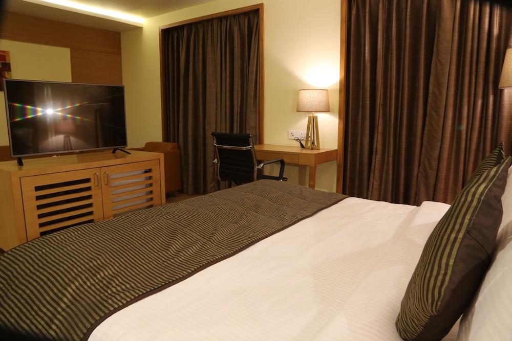The Fern Residency Mundra Hotel Bagian luar foto