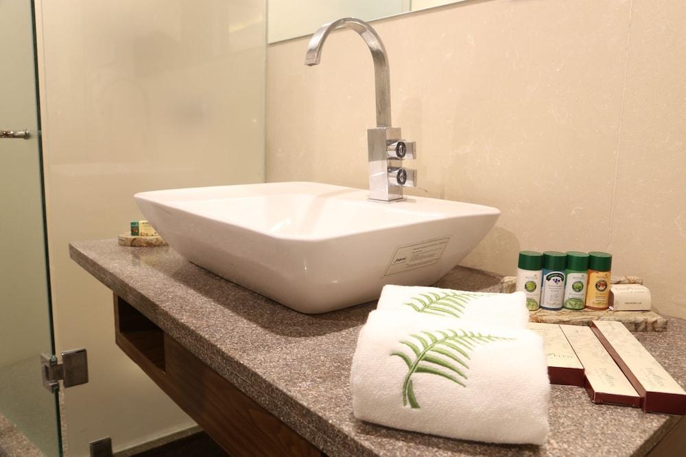 The Fern Residency Mundra Hotel Bagian luar foto