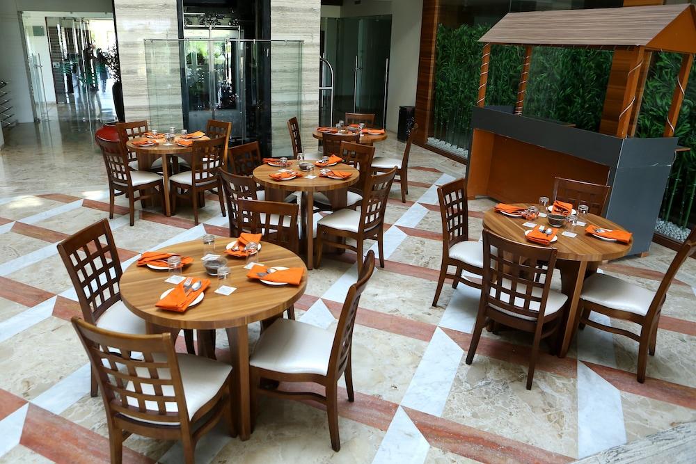The Fern Residency Mundra Hotel Bagian luar foto