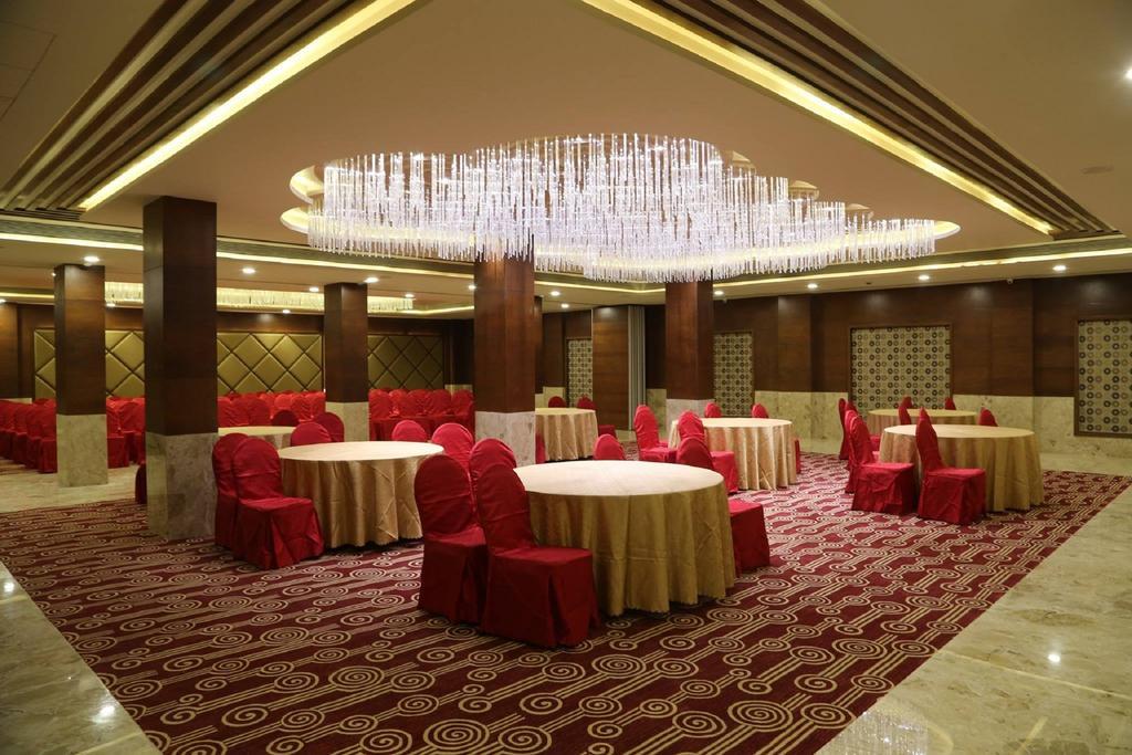 The Fern Residency Mundra Hotel Bagian luar foto