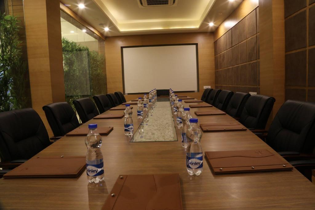 The Fern Residency Mundra Hotel Bagian luar foto