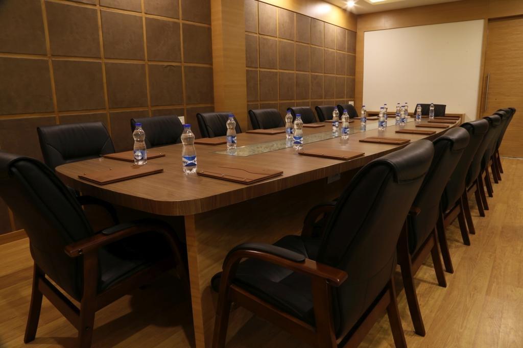 The Fern Residency Mundra Hotel Bagian luar foto