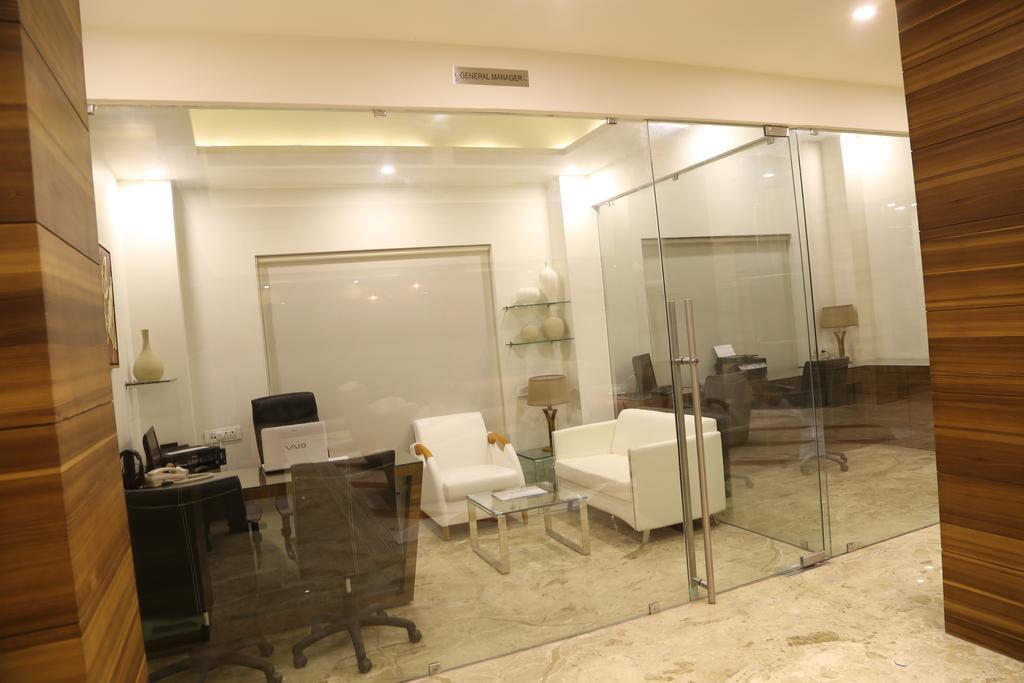 The Fern Residency Mundra Hotel Bagian luar foto