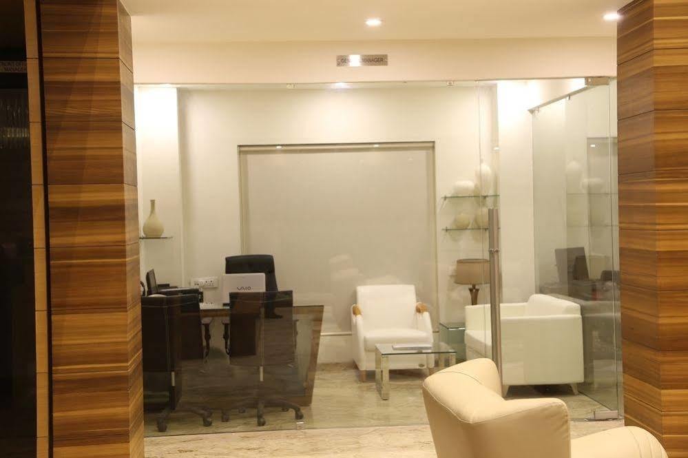 The Fern Residency Mundra Hotel Bagian luar foto