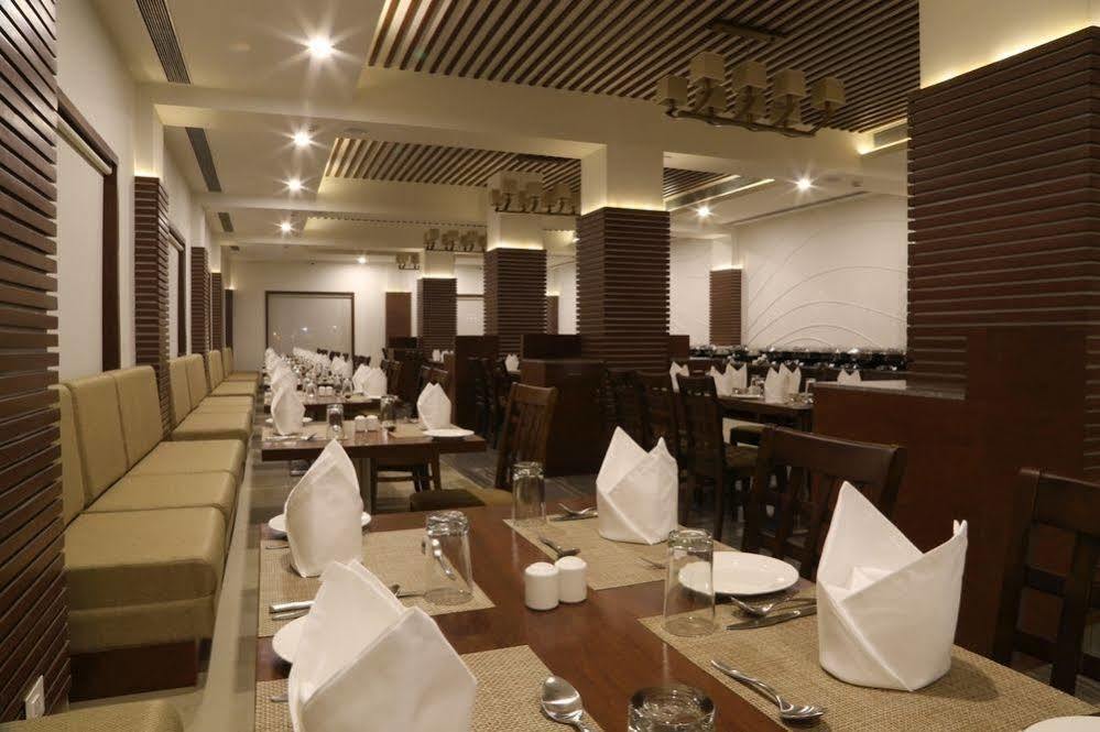 The Fern Residency Mundra Hotel Bagian luar foto